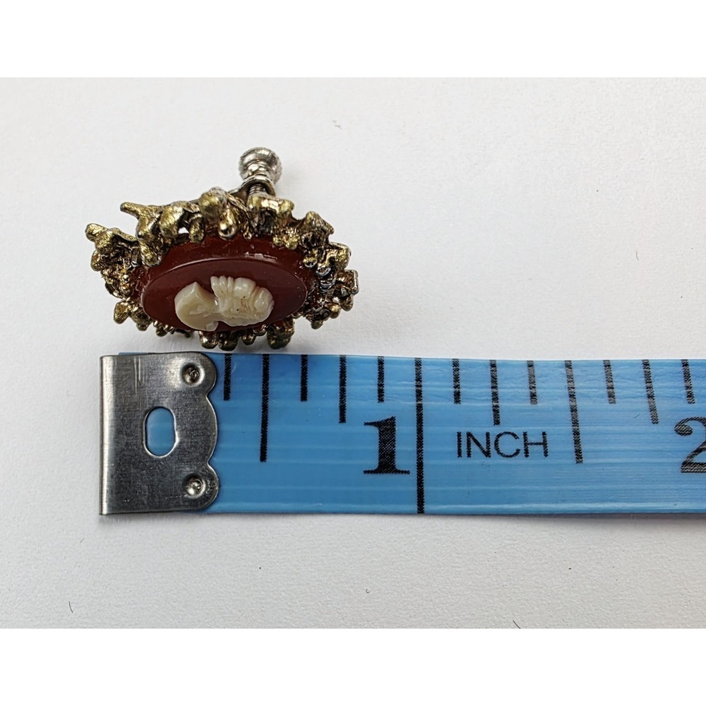 Vintage Cameo Brooch or Pendant and Screw Back Earrings Set Gold Tone Frame - Picture 7 of 8